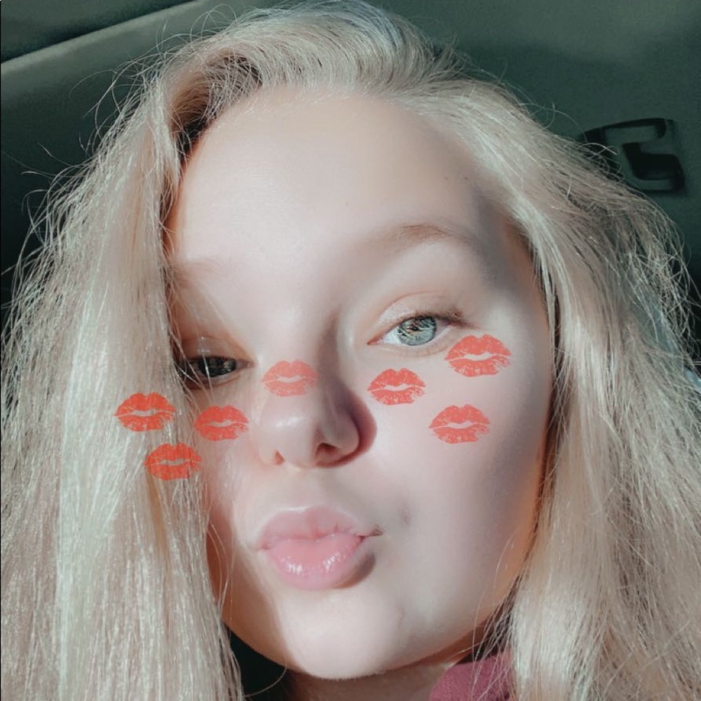 Meet your Posher, Courtney